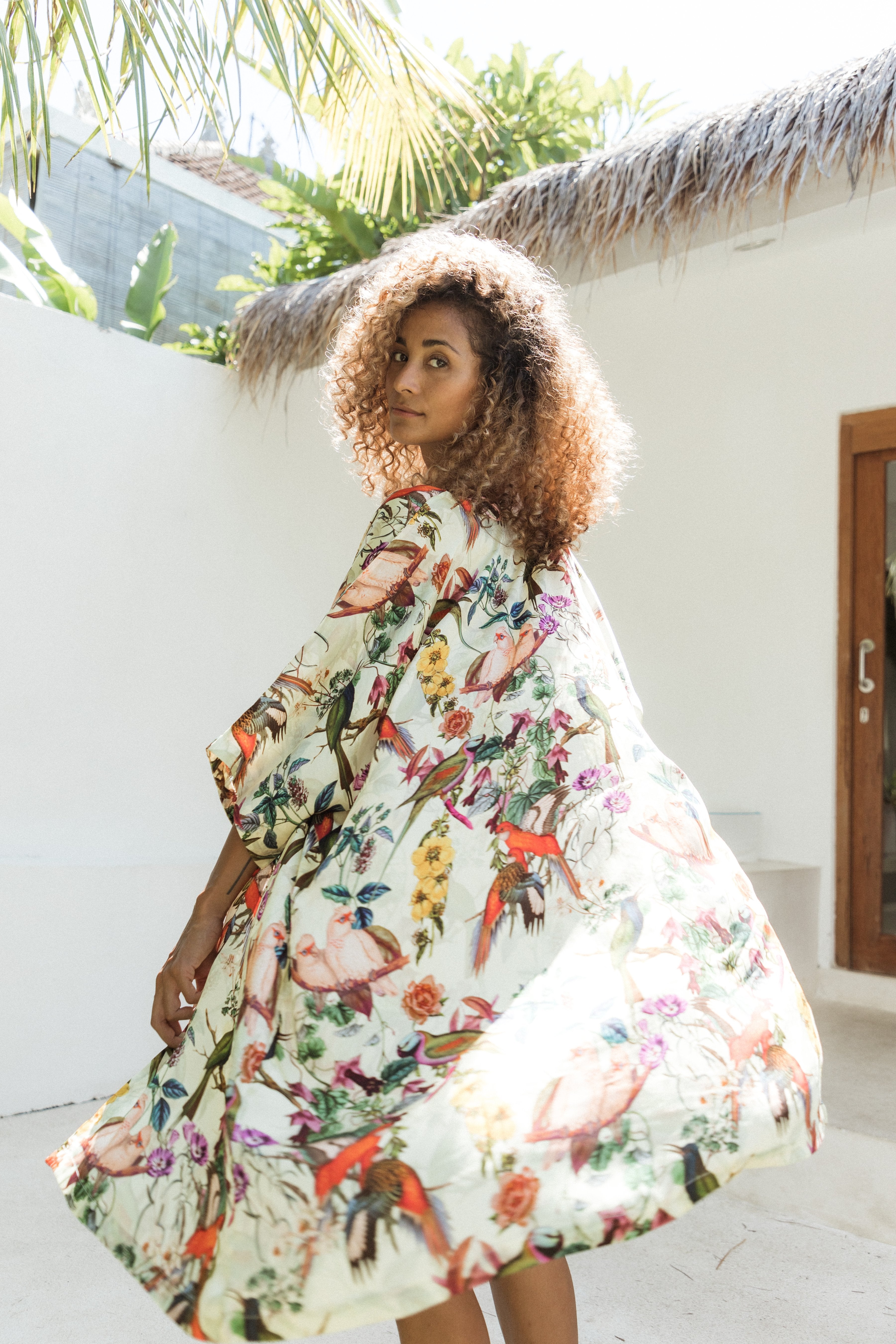 Bird Lång satäng kimono - Resort Collection - www.kaandabeachlife.se