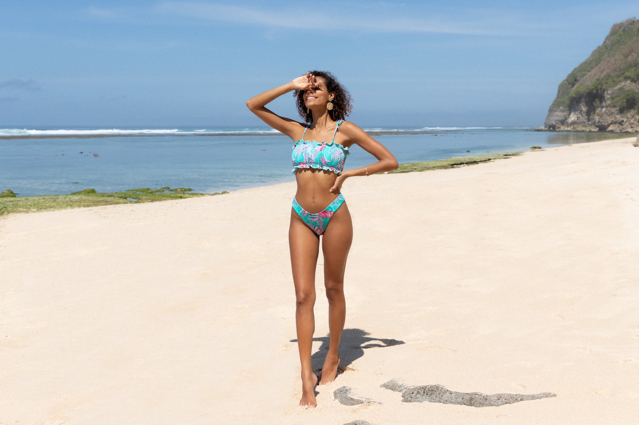 Frisco Smockad bikini Bandeau med Hög Brasiliansk Byxa